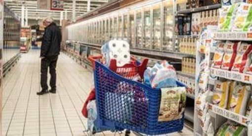 Inflazione cala all'1,6% a maggio, ma per il 'carrello della spesa' si sale a 2,7% Inflazione cala all'1,6% a maggio, ma per il 'carrello della spesa' si sale a 2,7%