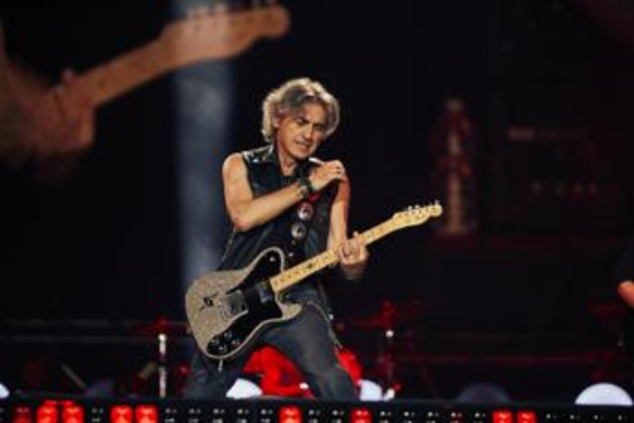 Ligabue riporta a San Siro i sogni di rock'n'roll: festa grande con la 'Notte di Certe Notti' Ligabue riporta a San Siro i sogni di rock'n'roll: festa grande con la 'Notte di Certe Notti'