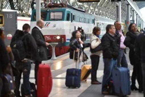 Scioperi a novembre, il calendario: tutte le date 'nere' del mese. Dagli aerei ai treni, dalla scuola al trasporto pubblico locale Scioperi a novembre, il calendario: tutte le date 'nere' del mese. Dagli aerei ai treni, dalla scuola al trasporto pubblico locale