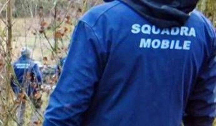 Salerno, 16enne stuprata in spiaggia a Ferragosto: in manette due 17enni