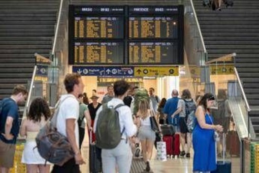 Sciopero treni 11 giugno, ultime ore decisive: incontro al Mit per evitare il blocco