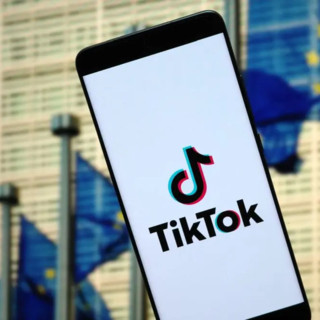 Per Bruxelles gli account TikTok non tutelano i minori