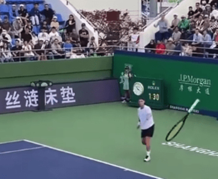 Medvedev e Atmane, quando saltano i nervi nel tennis e la rabbia supera il limite Medvedev e Atmane, quando saltano i nervi nel tennis e la rabbia supera il limite