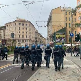 Mattarella: "Ovunque violenze inaccettabili, piena solidarietà alle forze dell'ordine" Mattarella: "Ovunque violenze inaccettabili, piena solidarietà alle forze dell'ordine"