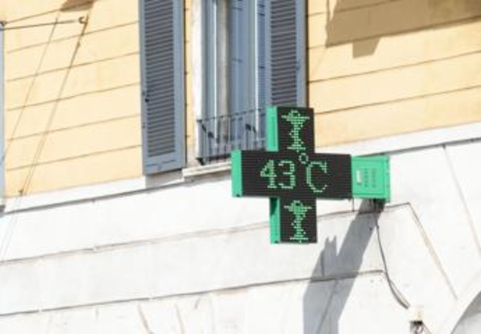 Caldo record oggi lunedì 3 agosto, scatta l'allerta: 25 città da bollino rosso