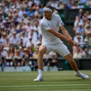 Wimbledon, paura Zverev: cade e resta a terra, lo aiuta... Sinner Wimbledon, paura Zverev: cade e resta a terra, lo aiuta... Sinner
