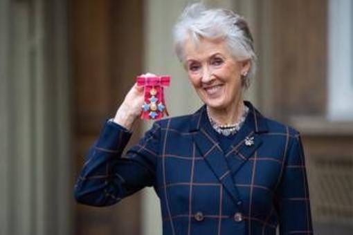 Addio a Joanna Trollope, la regina dei romanzi rosa aveva 82 anni Addio a Joanna Trollope, la regina dei romanzi rosa aveva 82 anni