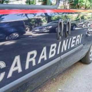 Genitori al centro commerciale, tre figli piccoli lasciati per ore da soli in casa: denunciati Genitori al centro commerciale, tre figli piccoli lasciati per ore da soli in casa: denunciati