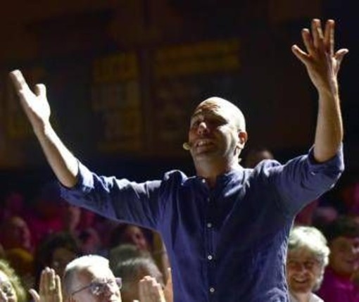 Zalone e l'ode alla prostata a reti unificate Mediaset Zalone e l'ode alla prostata a reti unificate Mediaset