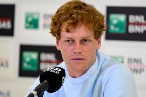 Sinner e il team: "Giusto lavorare ancora con Ferrara" Sinner e il team: "Giusto lavorare ancora con Ferrara"