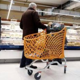Eurispes, l’Italia del malessere: metà Paese pessimista e ceto medio sempre più povero