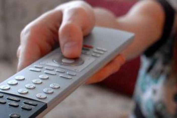 Ascolti tv, 28 gennaio: De Martino supera Scotti col 23.3%
