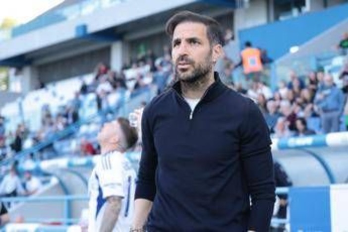 Genoa-Como 0-2, Fabregas aggancia la Roma e sogna la Champions