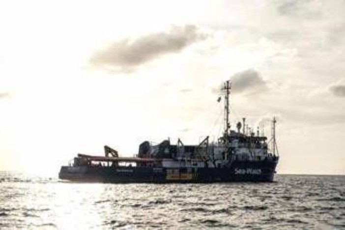 Migranti, Sea Watch: "Avvistati cadaveri al largo delle coste libiche" Migranti, Sea Watch: "Avvistati cadaveri al largo delle coste libiche"