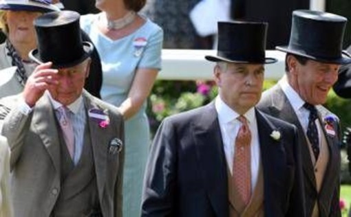 Principe Andrea, Carlo gli toglie i titoli reali: cosa c'entrano Camilla e Kate Principe Andrea, Carlo gli toglie i titoli reali: cosa c'entrano Camilla e Kate