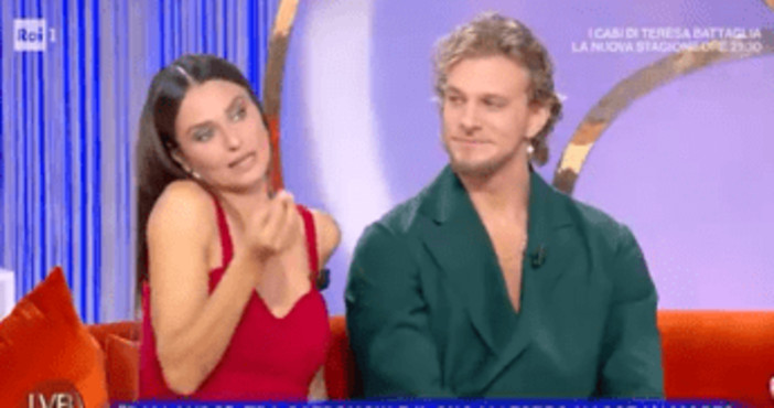 Ballando, Anna Safroncik chiarisce il rapporto con Leonardo Lini: "Normale cercare il contatto con lui, è il mio insegnante" Ballando, Anna Safroncik chiarisce il rapporto con Leonardo Lini: "Normale cercare il contatto con lui, è il mio insegnante"