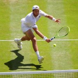 Sinner-Struff, al tedesco 'cade' la pallina e il punto è da ripetere: cos'è successo a Wimbledon Sinner-Struff, al tedesco 'cade' la pallina e il punto è da ripetere: cos'è successo a Wimbledon
