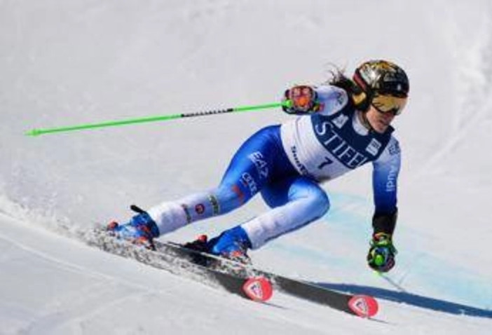 Brignone, paura ai campionati di gigante: cade e viene portata via in elicottero