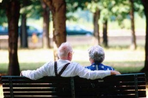 Edward e Annamaria, un amore senza limiti: ogni giorno 10 km a piedi per tenere la mano in Rsa Edward e Annamaria, un amore senza limiti: ogni giorno 10 km a piedi per tenere la mano in Rsa
