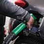 Petrolio, prezzi salgono nuovamente: ma benzina e diesel sono in lieve calo Petrolio, prezzi salgono nuovamente: ma benzina e diesel sono in lieve calo