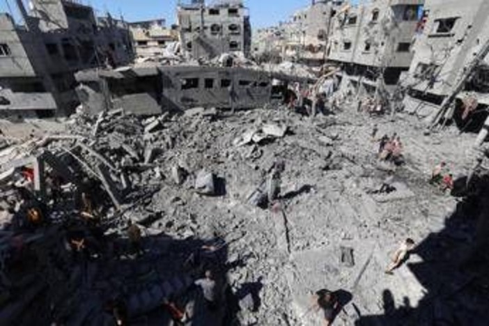 Nuovi raid a Gaza: &quot;Almeno 35 morti&quot;. Fonti: &quot;Israele non ha ancora deciso sulla tregua&quot;