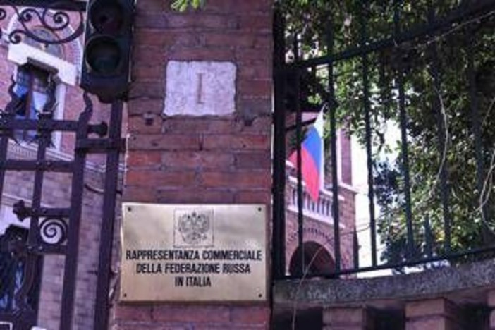 Russia, l'ambasciata: "Su Kaliningrad risponderemo con ogni mezzo. In Italia campagna stampa contro di noi" Russia, l'ambasciata: "Su Kaliningrad risponderemo con ogni mezzo. In Italia campagna stampa contro di noi"
