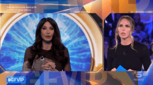 Gaffe al Gf Vip, Ilary Blasi sbaglia il numero delle regioni italiane: "Sono 21" Gaffe al Gf Vip, Ilary Blasi sbaglia il numero delle regioni italiane: "Sono 21"