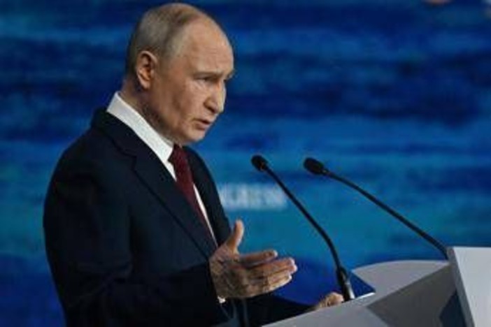 Putin dice no: "Incontro con Zelensky ora non ha senso". Il leader di Kiev: "Ha scelto la guerra" Putin dice no: "Incontro con Zelensky ora non ha senso". Il leader di Kiev: "Ha scelto la guerra"