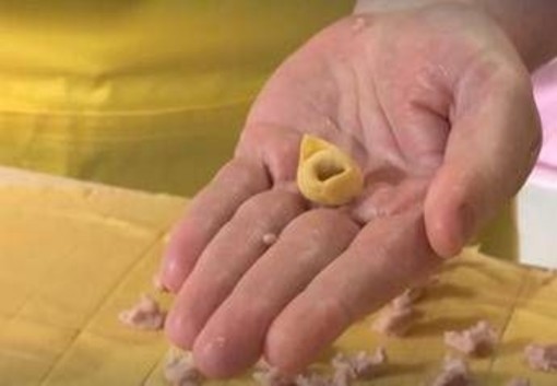 Le 'regole' per il pranzo di Natale, esiste il numero perfetto di tortellini