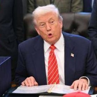 Usa, Trump contro la Nike: "Discrimina lavoratori bianchi"