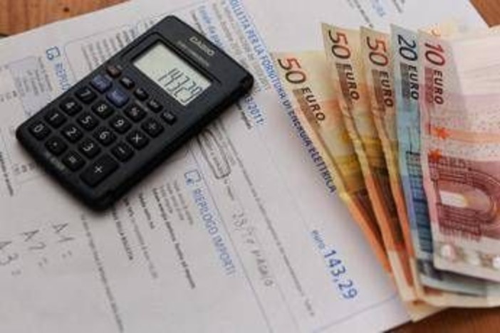 Ora solare, impatto +24% consumi energetici: ecco come alleggerire la bolletta