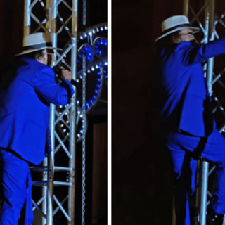 Al Bano, acrobazie a 83 anni: canta e... si arrampica sul palco - Il video Al Bano, acrobazie a 83 anni: canta e... si arrampica sul palco - Il video