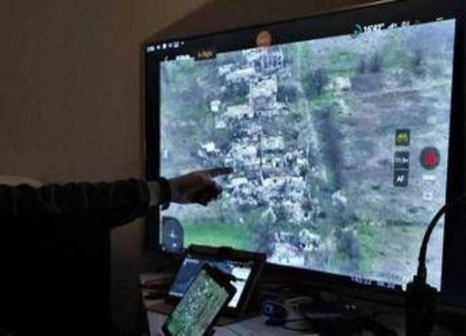 Guerini: "Allarme Cia su attacchi russi con droni in Europa? E' notizia giornalistica, va verificata" Guerini: "Allarme Cia su attacchi russi con droni in Europa? E' notizia giornalistica, va verificata"