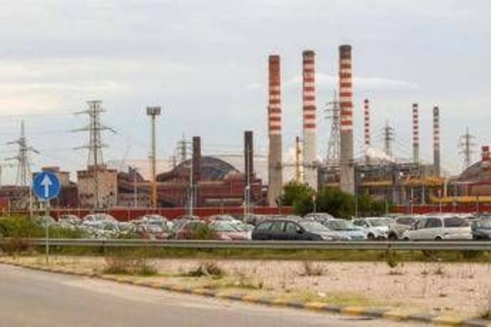 Incidente all'Ex Ilva di Taranto, operaio precipita da 10 metri e muore