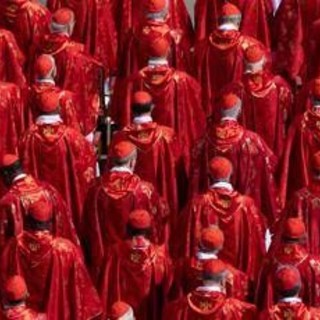 Conclave, cardinali tornano a riunirsi: oggi sarà decisa la data