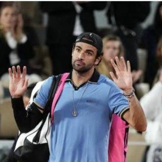 Roland Garros, Berrettini si ritira: Arnaldi in semifinale contro Cobolli