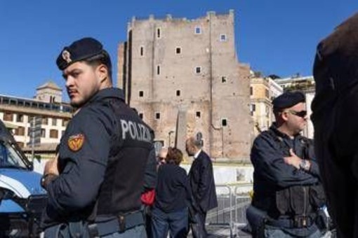 Crollo Torre dei Conti, lutto cittadino oggi a Roma per operaio morto Crollo Torre dei Conti, lutto cittadino oggi a Roma per operaio morto
