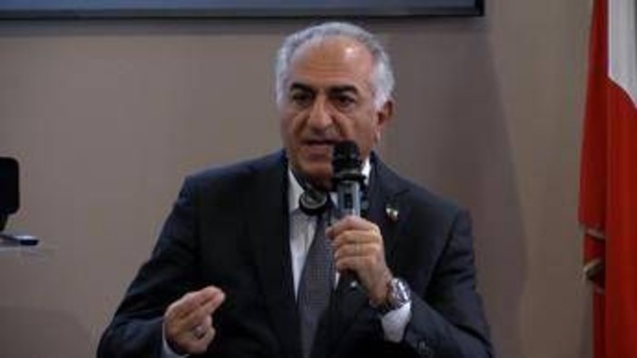 Iran, Pahlavi: "Basta negoziare con i terroristi, paese libero porterà opportunità economiche" Iran, Pahlavi: "Basta negoziare con i terroristi, paese libero porterà opportunità economiche"