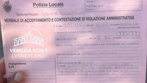 Bestemmia in strada, i vigili lo sentono: multa di 102 euro a Venezia