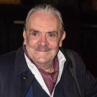 Morto Umberto Pizzi, il ricordo del 'king dei paparazzi' Barillari: "Abbiamo vissuto Dolce vita e tumulti di piazza, Onassis ci tirò addosso lo champagne" Morto Umberto Pizzi, il ricordo del 'king dei paparazzi' Barillari: "Abbiamo vissuto Dolce vita e tumulti di piazza, Onassis ci tirò addosso lo champagne"