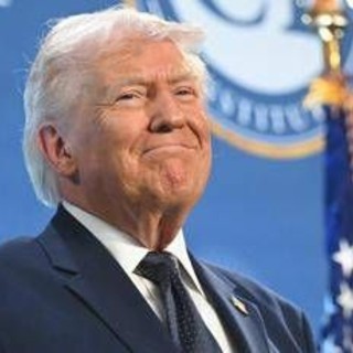 Trump: "Se il prezzo del petrolio aumenta facciamo un sacco di soldi"