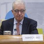 Truffa su Whatsapp, falsi messaggi attribuiti a Mantovano: la nota di Palazzo Chigi