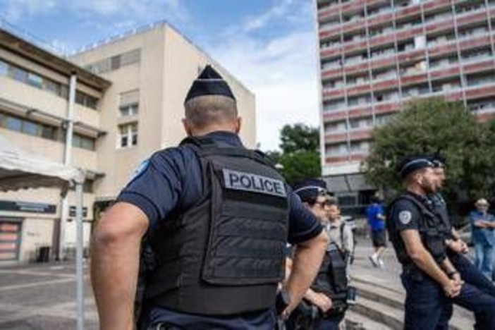 Caos a Marsiglia, studenti in protesta: preside cosparso di benzina e almeno 15 in stato di fermo