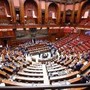Fa troppo freddo alla Camera, la richiesta: "Meno aria ghiacciata"