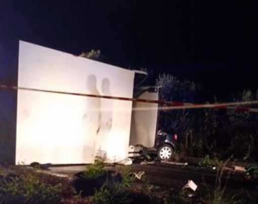 Incidente nel Cosentino, scontro auto-camion: morto un giovane di 27 anni, due feriti gravi
