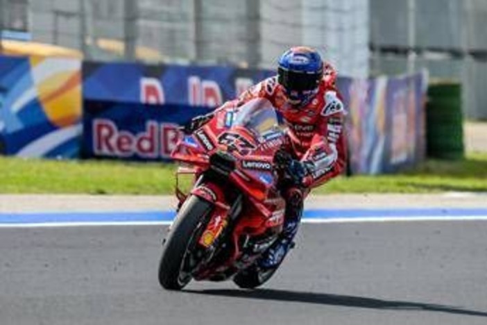 MotoGp, Bagnaia in pole nel Gp Francia davanti a Marquez e Bezzecchi. La griglia di partenza MotoGp, Bagnaia in pole nel Gp Francia davanti a Marquez e Bezzecchi. La griglia di partenza