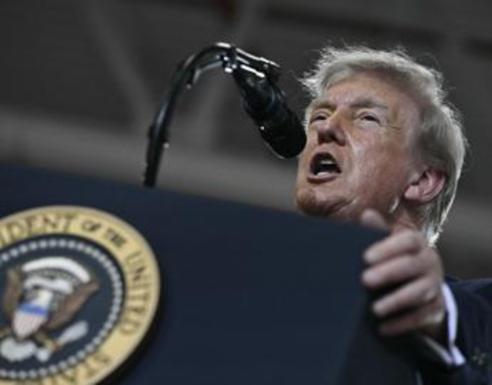 Iran-Usa, partita a scacchi e Teheran non ha fretta: "Trump sotto pressione" Iran-Usa, partita a scacchi e Teheran non ha fretta: "Trump sotto pressione"