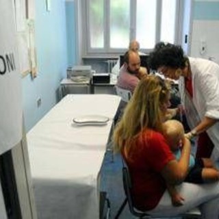 Tumori, nelle Marche 11mila casi l'anno, Aiom 'ogni paziente si sottoponga a 5 vaccinazioni'