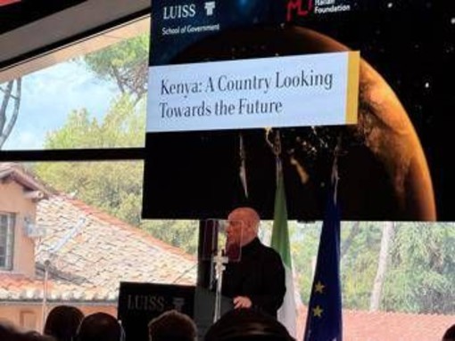 Migranti, Minniti: "Non emergenza ma fenomeno globale, sfida è gestione dei flussi"