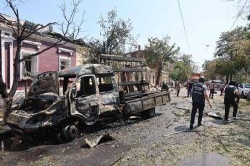 Ucraina, Russia attacca ancora: droni e raid su Zaporizhzhia e Kharkiv Ucraina, Russia attacca ancora: droni e raid su Zaporizhzhia e Kharkiv